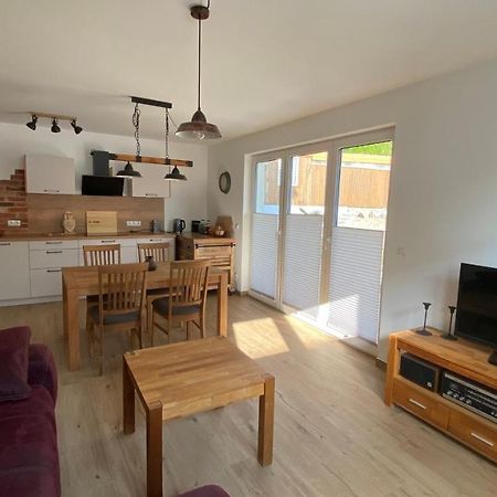 Kloenhuesing Apartamento Altefähr Exterior foto