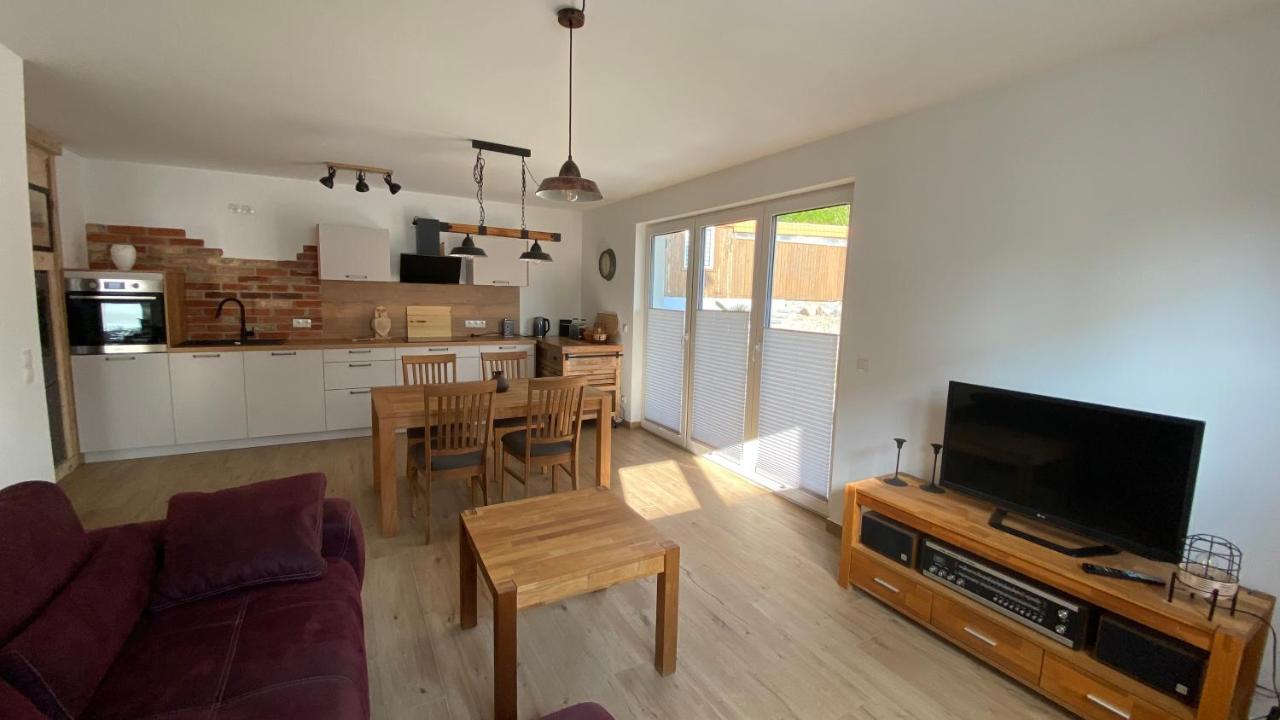 Kloenhuesing Apartamento Altefähr Exterior foto
